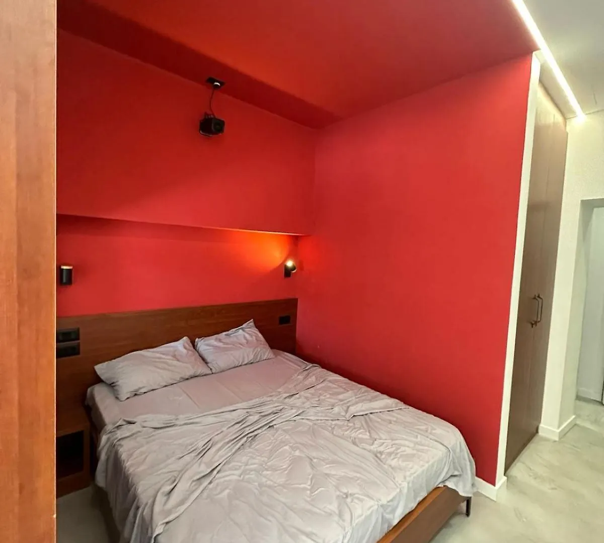 Modern Studio In Historic Center Tirana Apartament